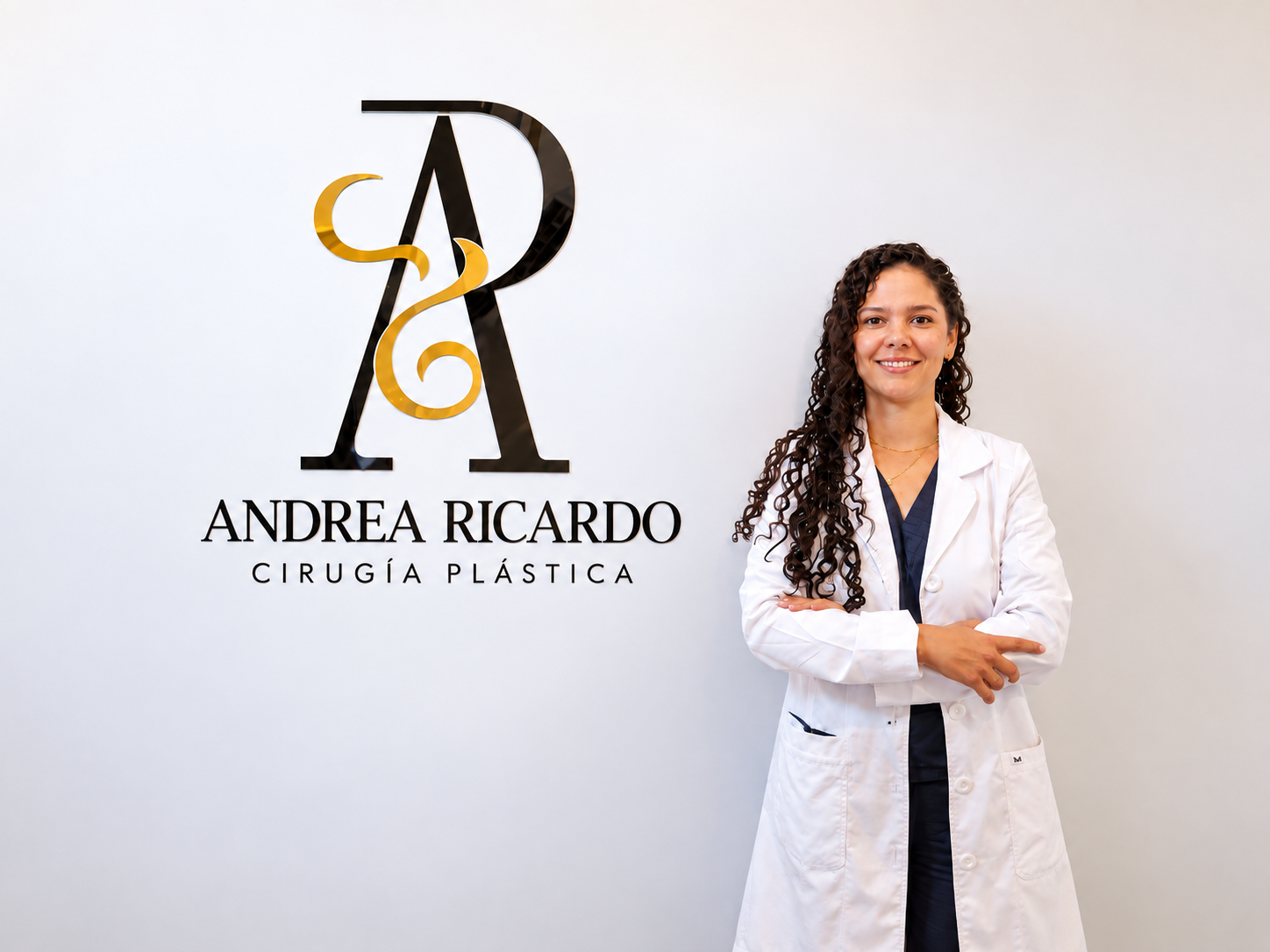 Dra. Andrea Ricardo, especialista en cirugía plástica